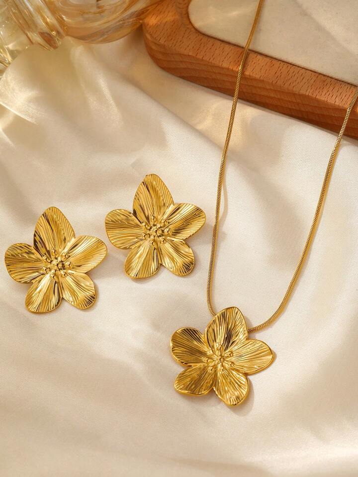 Serenity Bloom 18K Gold-Plated Necklace – Soft Radiance