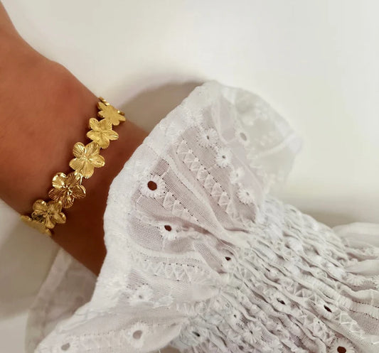 Gilded Petal 18K Gold-Plated Bracelet – Floral Grace