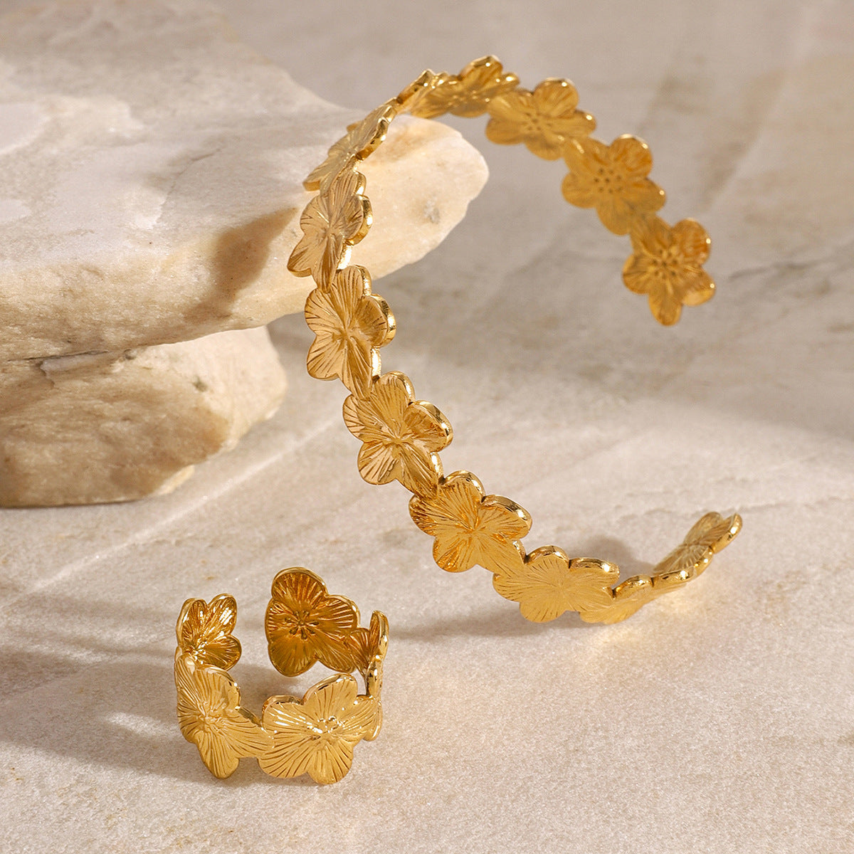 Gilded Petal 18K Gold-Plated Bracelet – Floral Grace