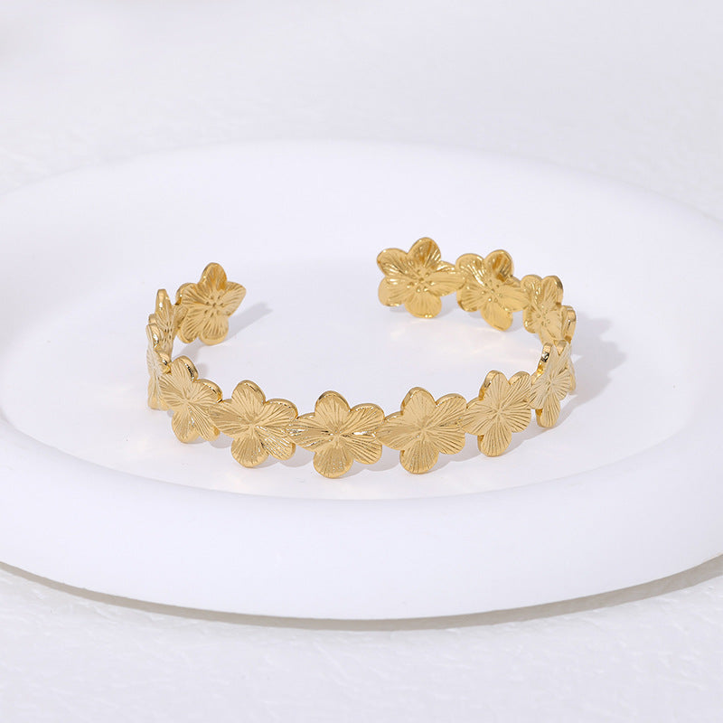 Gilded Petal 18K Gold-Plated Bracelet – Floral Grace