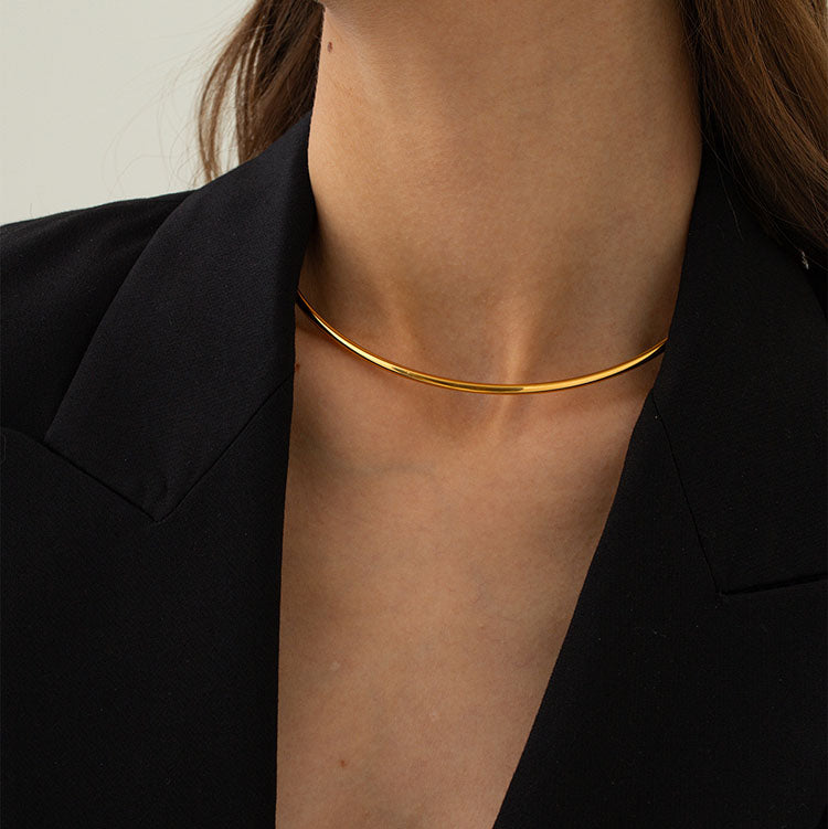 Lunar 18K Gold-Plated Collar – Moonlit Elegance