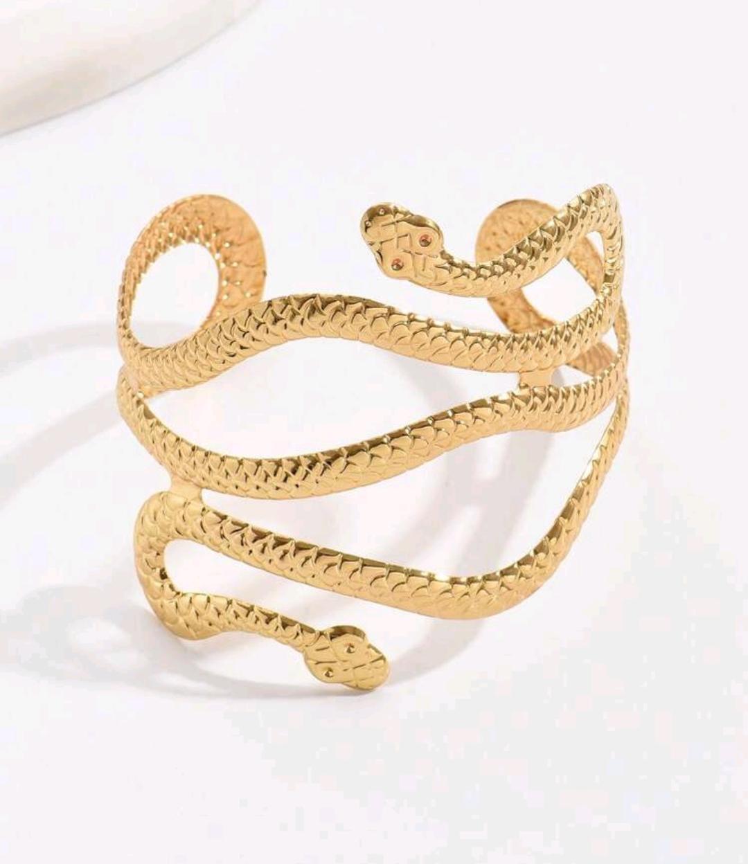 Serpentine Grace 18K Gold-Plated Cuff – Sculpted Elegance