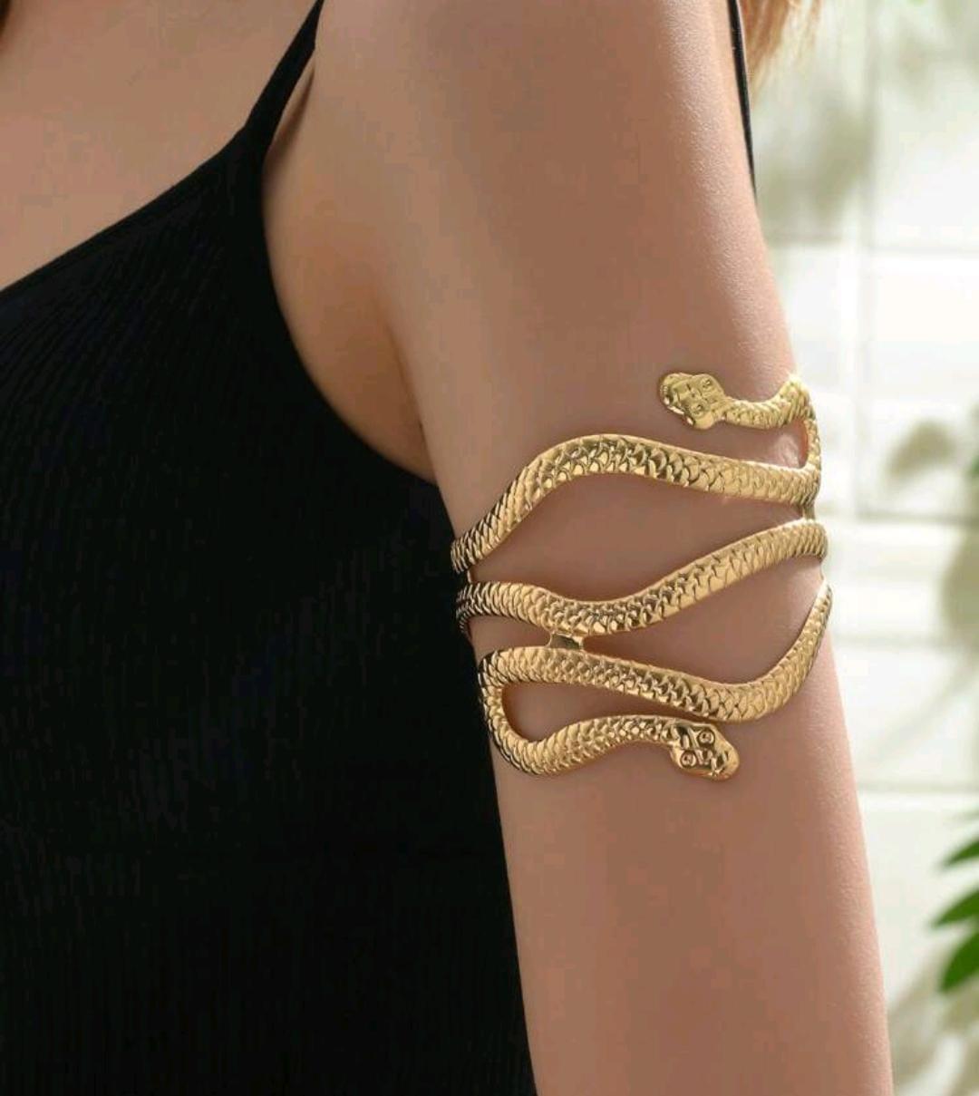 Serpentine Grace 18K Gold-Plated Cuff – Sculpted Elegance