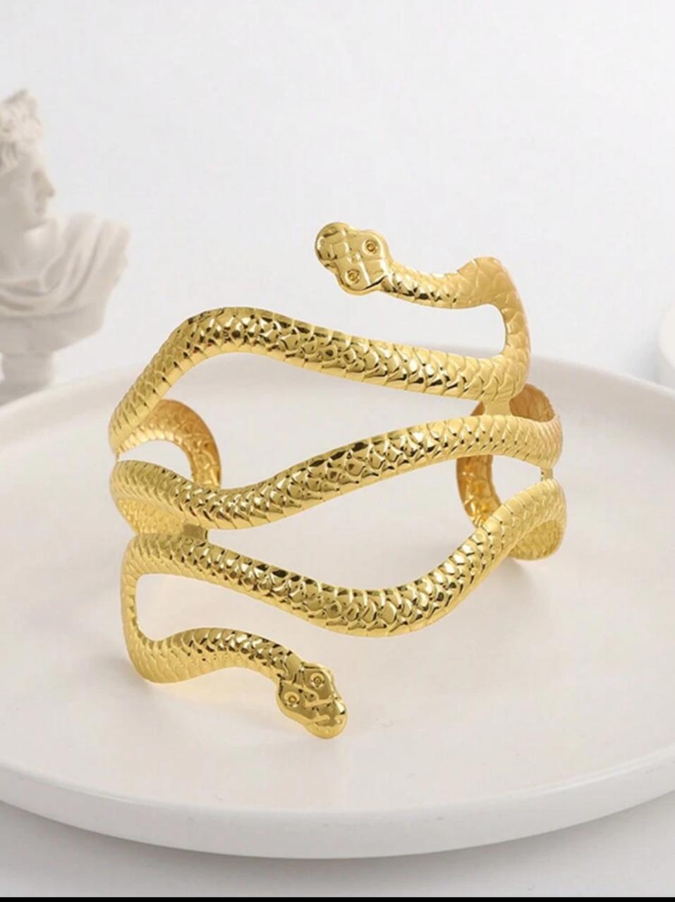 Serpentine Grace 18K Gold-Plated Cuff – Sculpted Elegance