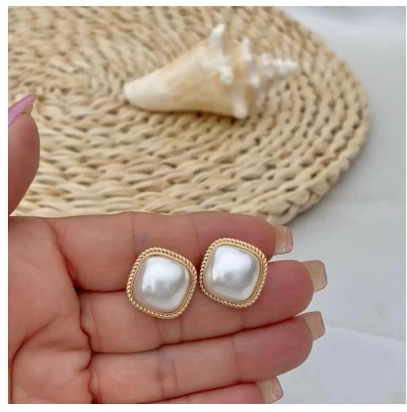 Elegant Pearl 18K Gold-Plated Stud Earrings – Pure Shine