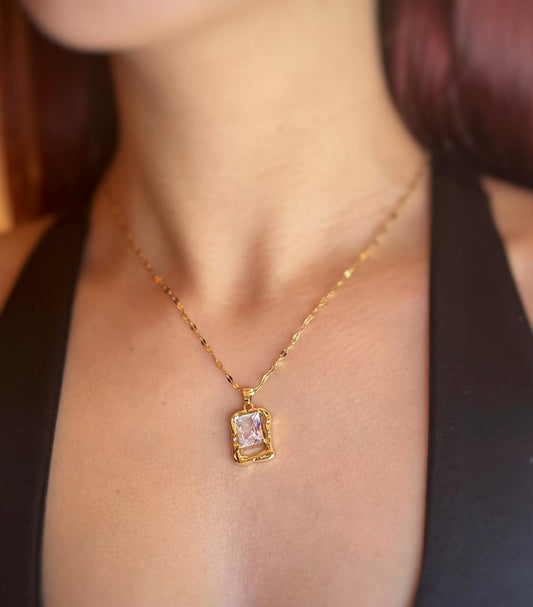 Aurora Crystal Frame 18K Gold-Plated Necklace – Sparkling Halo