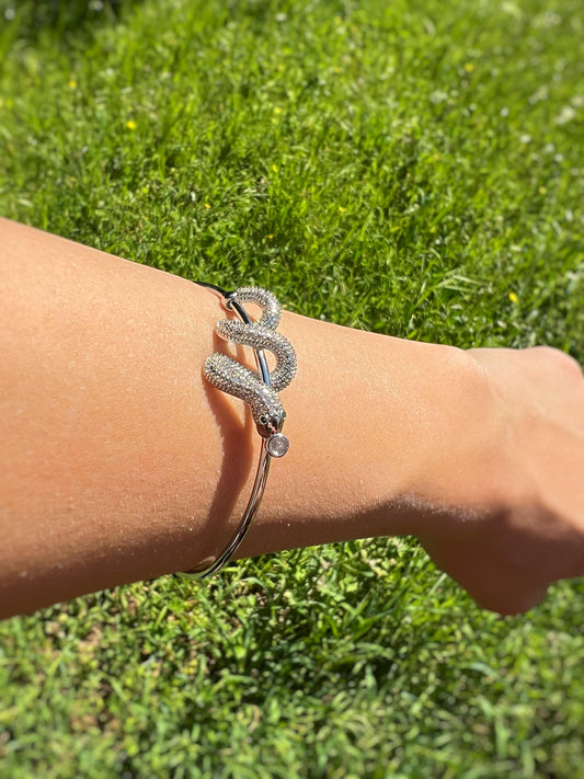 Serpent Elegance 18K Gold-Plated Bracelet – Luxe Statement