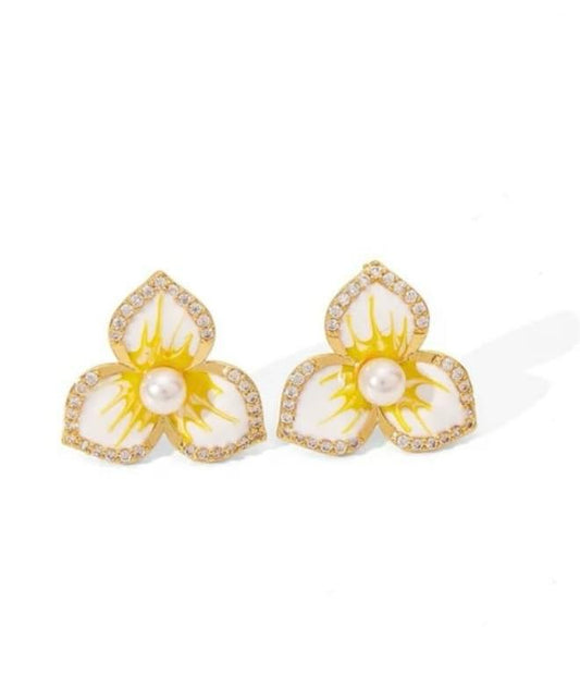 Daisy 18K Gold-Plated Stud Earrings – Sunshine Glow