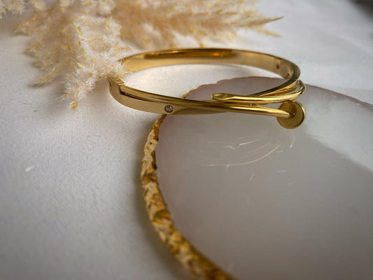 Swirl 18K Gold-Plated Bangle – Fluid Motion