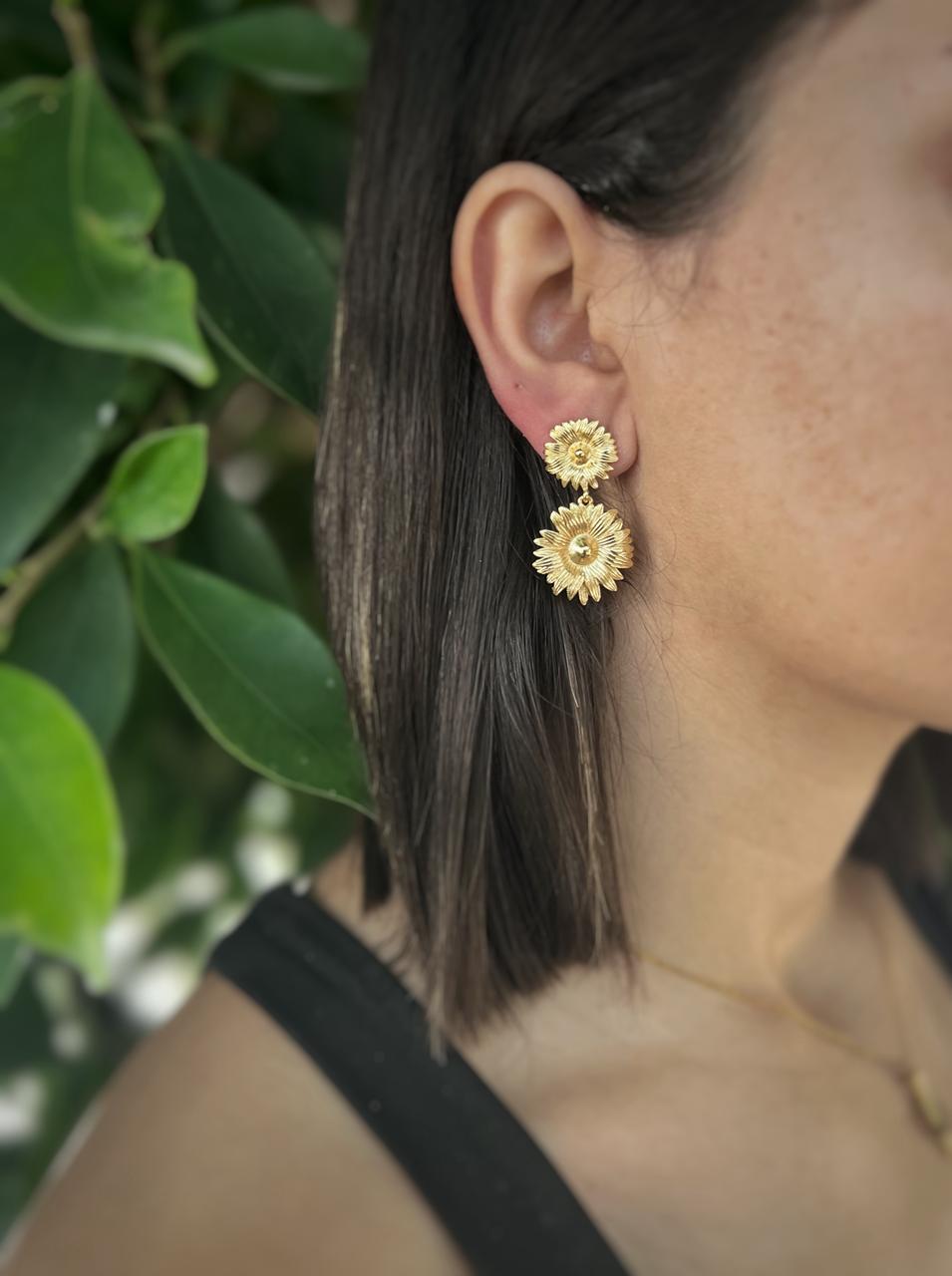 Daisy 18K Gold-Plated Drop Earrings – Petal Glow