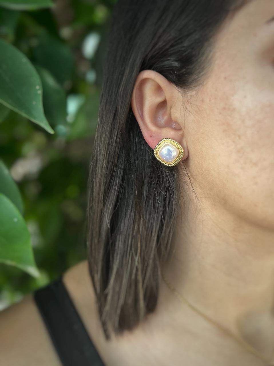 Elegant Pearl 18K Gold-Plated Stud Earrings – Pure Shine